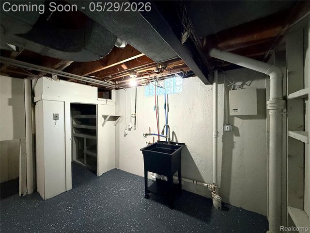 23400 Seneca Street, Oak Park, MI 48237