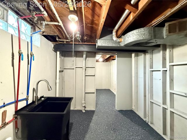 23400 Seneca Street, Oak Park, MI 48237