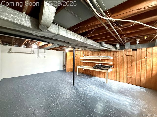 23400 Seneca Street, Oak Park, MI 48237