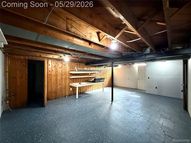 23400 Seneca Street, Oak Park, MI 48237