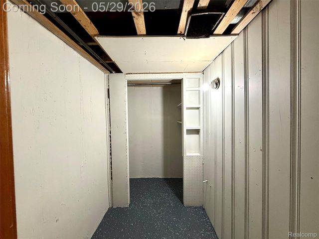 23400 Seneca Street, Oak Park, MI 48237