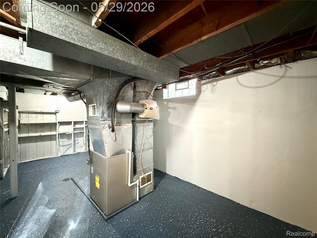 23400 Seneca Street, Oak Park, MI 48237