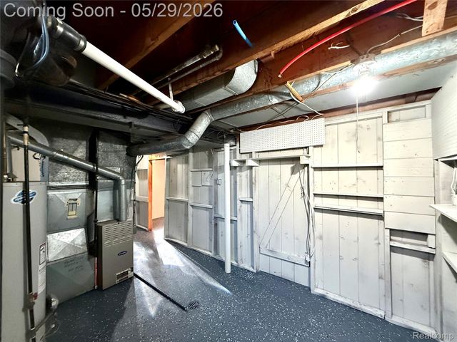 23400 Seneca Street, Oak Park, MI 48237