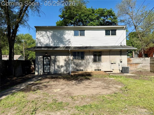 23400 Seneca Street, Oak Park, MI 48237