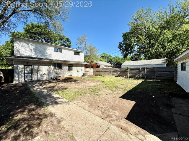 23400 Seneca Street, Oak Park, MI 48237