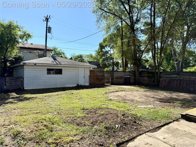 23400 Seneca Street, Oak Park, MI 48237