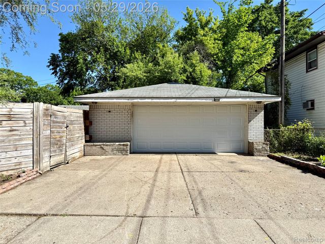 23400 Seneca Street, Oak Park, MI 48237