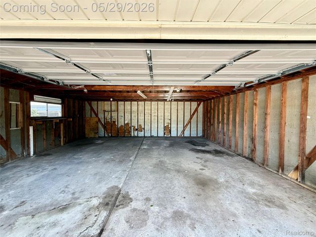 23400 Seneca Street, Oak Park, MI 48237