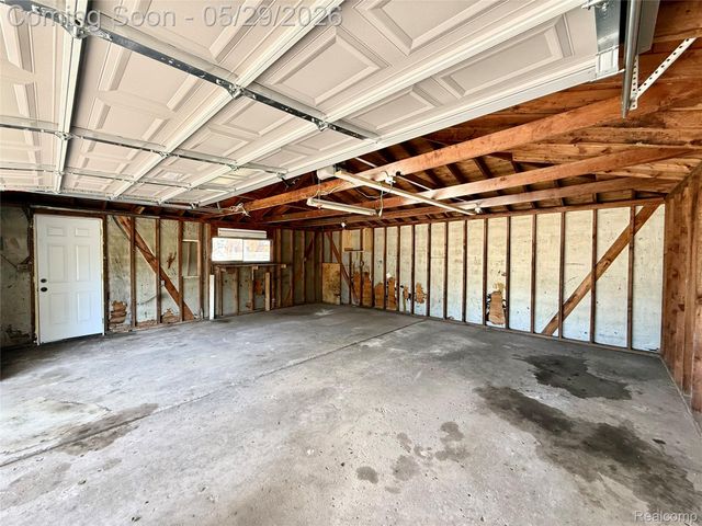 23400 Seneca Street, Oak Park, MI 48237