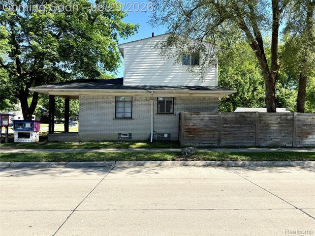 23400 Seneca Street, Oak Park, MI 48237