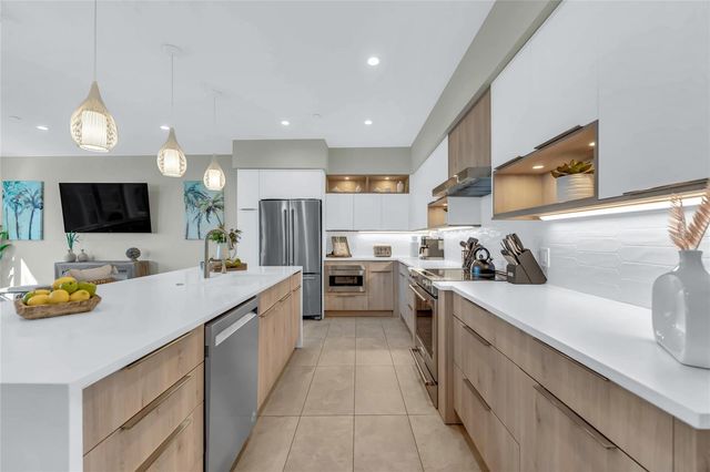 329 BEACH ROAD B, Sarasota, FL 34242