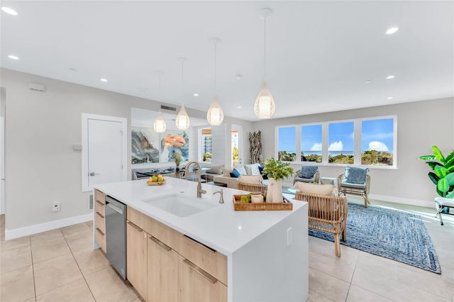 329 BEACH ROAD B, Sarasota, FL 34242