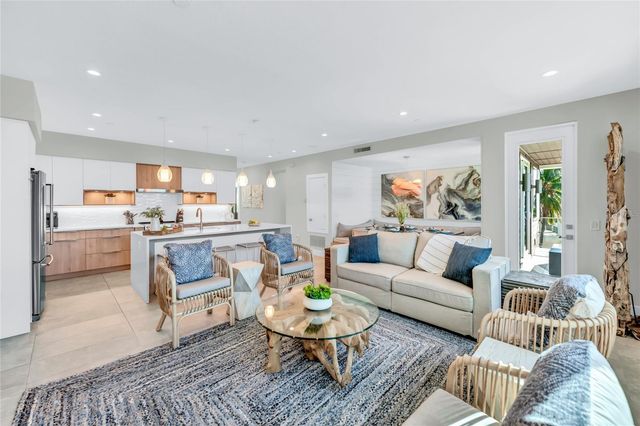 329 BEACH ROAD B, Sarasota, FL 34242