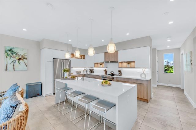 329 BEACH ROAD B, Sarasota, FL 34242