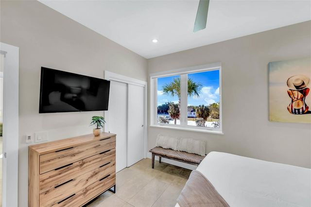 329 BEACH ROAD B, Sarasota, FL 34242