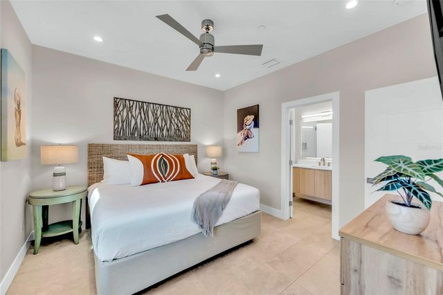 329 BEACH ROAD B, Sarasota, FL 34242