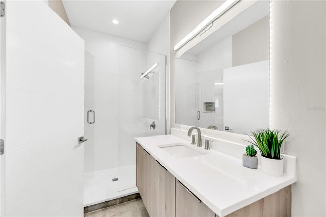 329 BEACH ROAD B, Sarasota, FL 34242