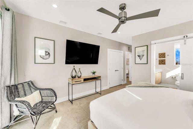 329 BEACH ROAD B, Sarasota, FL 34242