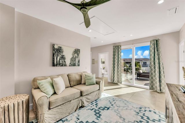 329 BEACH ROAD B, Sarasota, FL 34242