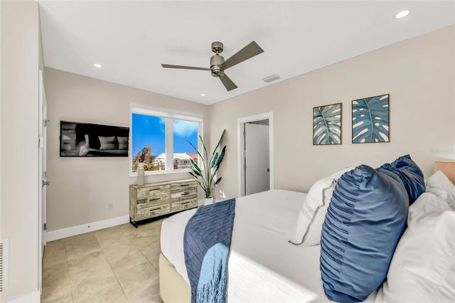 329 BEACH ROAD B, Sarasota, FL 34242