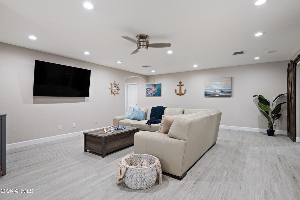 Image 6 of property listing at 2530 N 68th Place, Scottsdale, AZ 85257