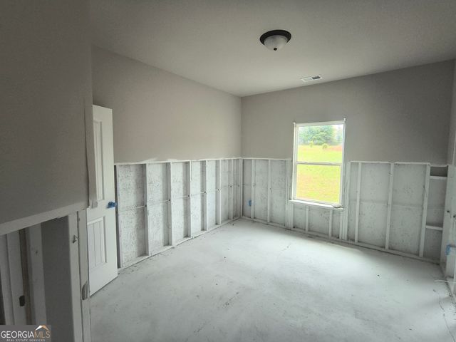 685 S Jeff Davis Drive, Fayetteville, GA 30215
