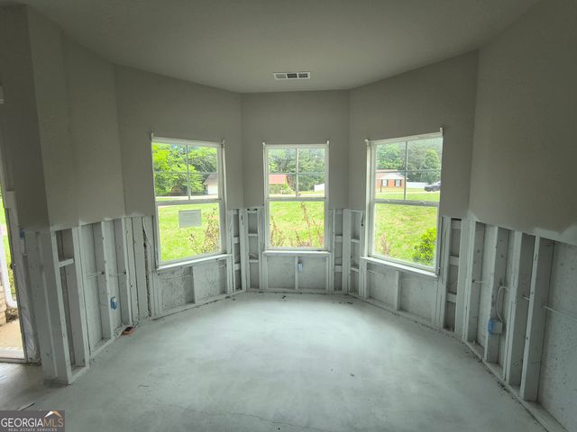 685 S Jeff Davis Drive, Fayetteville, GA 30215