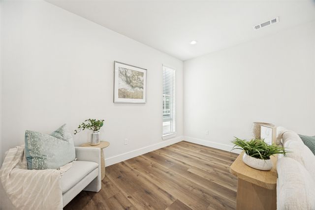 5637 Live Oak Street 201, Dallas, TX 75206