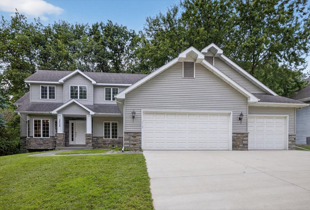 2032 Fox Valley Drive SW, Rochester, MN 55902