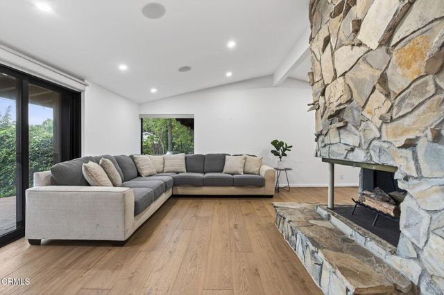 22261 Ybarra Road, Woodland Hills, CA 91364