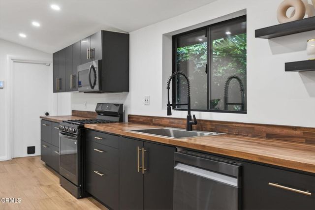 22261 Ybarra Road, Woodland Hills, CA 91364