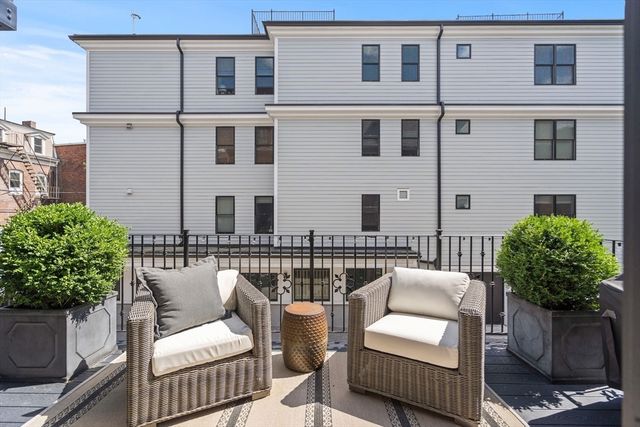 795 E 4th St, Boston, MA 02127