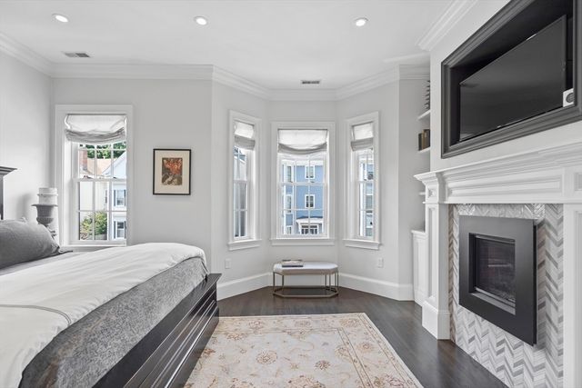 795 E 4th St, Boston, MA 02127