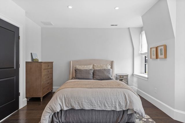 795 E 4th St, Boston, MA 02127