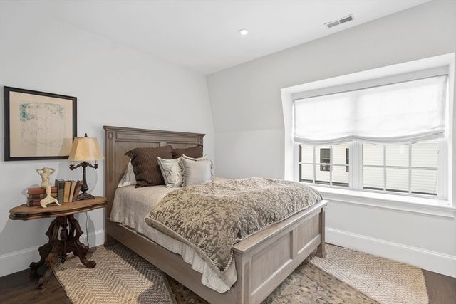795 E 4th St, Boston, MA 02127