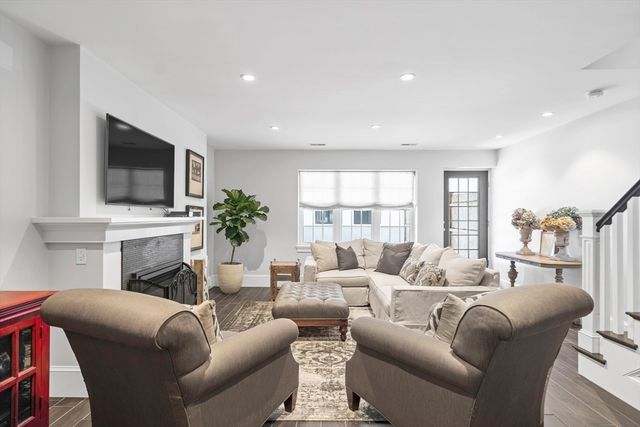 795 E 4th St, Boston, MA 02127