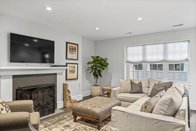 795 E 4th St, Boston, MA 02127