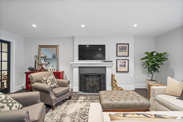 795 E 4th St, Boston, MA 02127