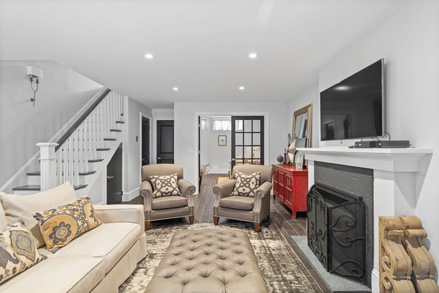 795 E 4th St, Boston, MA 02127