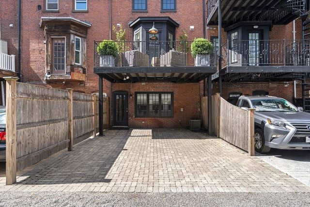 795 E 4th St, Boston, MA 02127