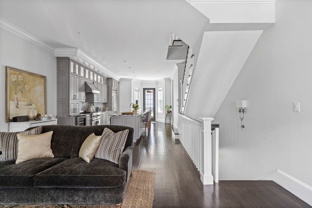 795 E 4th St, Boston, MA 02127