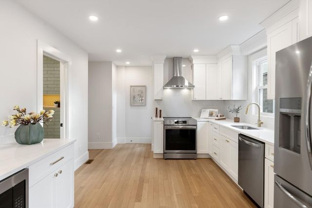 7 Bennett St 1, Medford, MA 02155