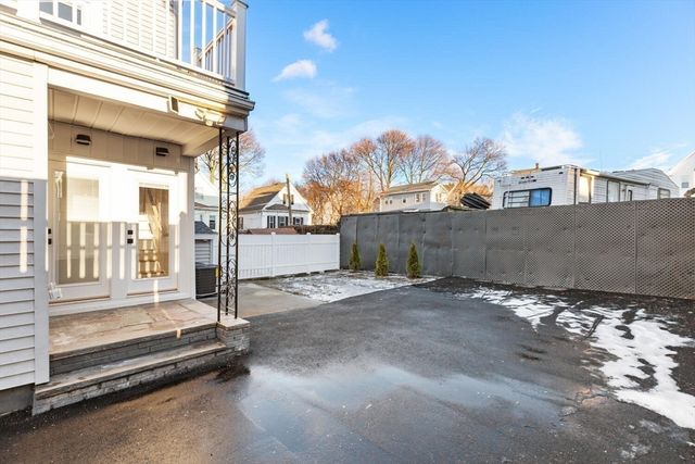 7 Bennett St 1, Medford, MA 02155