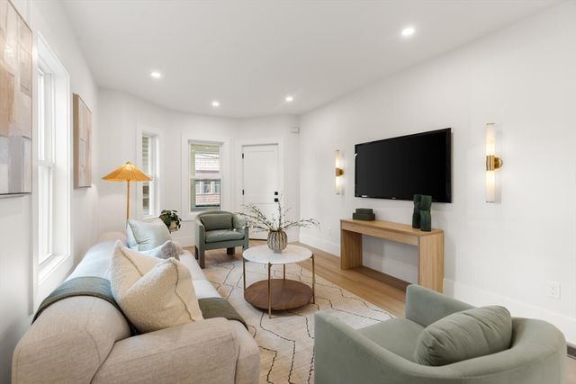 7 Bennett St 1, Medford, MA 02155