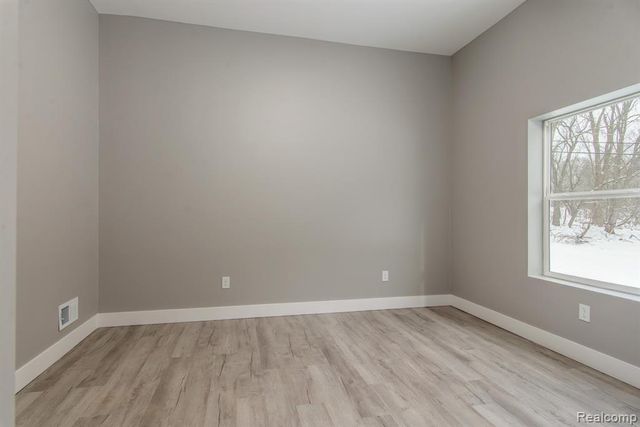 2455 Crumb Road, Walled Lake, MI 48390