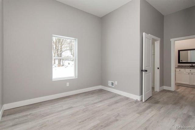 2455 Crumb Road, Walled Lake, MI 48390