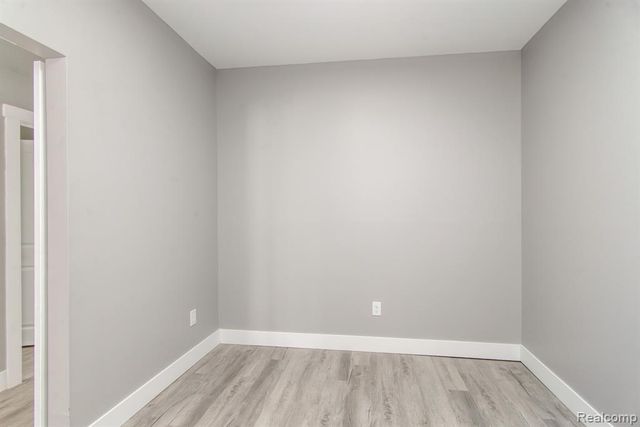 2455 Crumb Road, Walled Lake, MI 48390