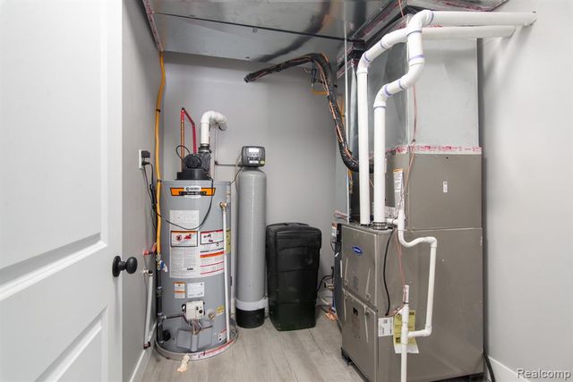 2455 Crumb Road, Walled Lake, MI 48390