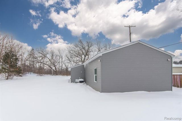 2455 Crumb Road, Walled Lake, MI 48390