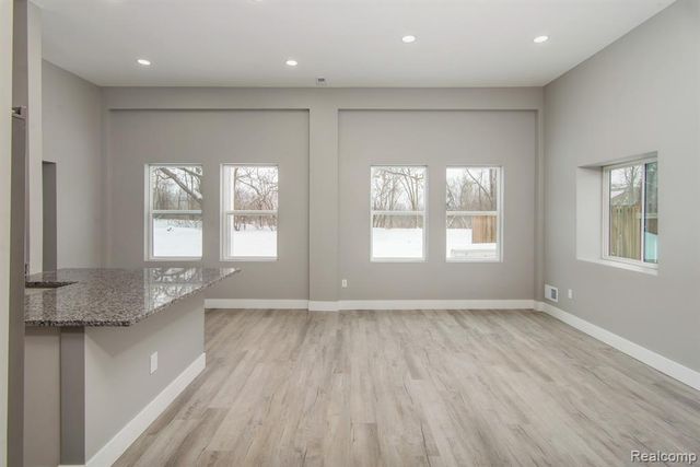 2455 Crumb Road, Walled Lake, MI 48390